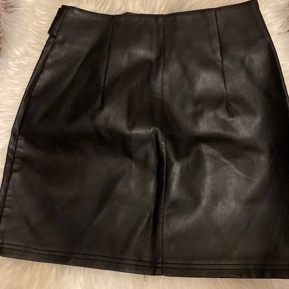 Skirt - Picture 1 of 2